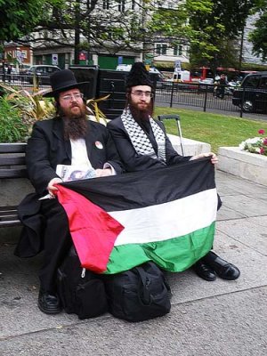 Rabbis & Palestinian Flag
