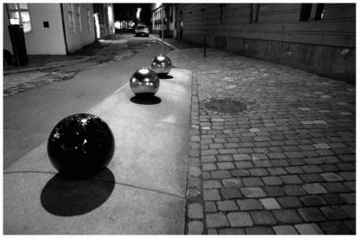 g3/39/602939/3/55891777.Steelballs.jpg