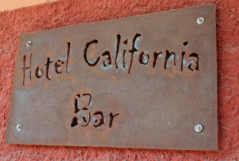 Hotel California ( Todos Santos)