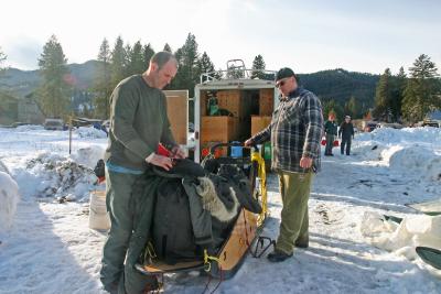  Mark Stamm loading with sled for 3 day race