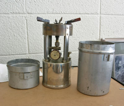  Coleman Model 530 One lunger stove.