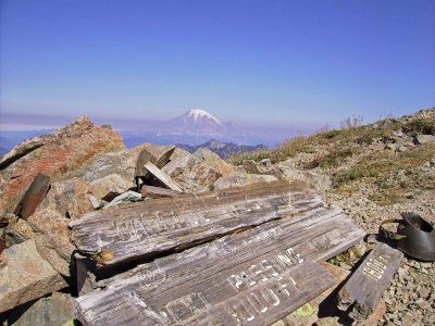  One Of The Last  Cascade Crest Trail   Signs