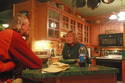  Andrea Talking To Belguim Thru-Hiker In Her New Kitchen ( Trail Angel's In Skykomish)