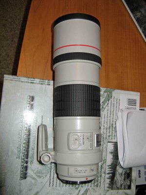  Canon F4 300mm IS  L  lens With It's Hood Extended