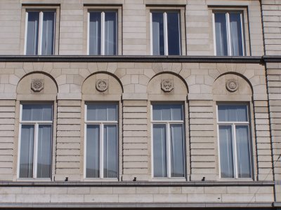 NEO-CLASSICISTISCH BANKGEBOUW