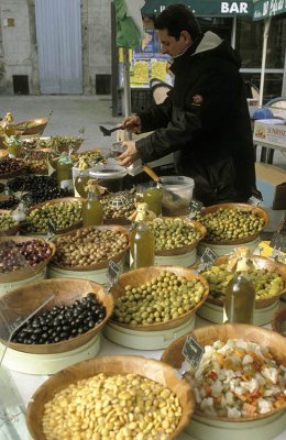 Olive varieties at the Pezenas market