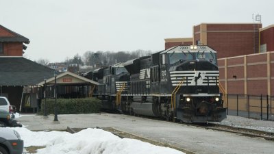 NS 7200 passing the York PRR Passenger station