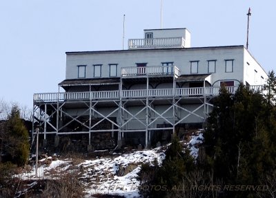 D1X AF300 20100222_17 Summit House.JPG