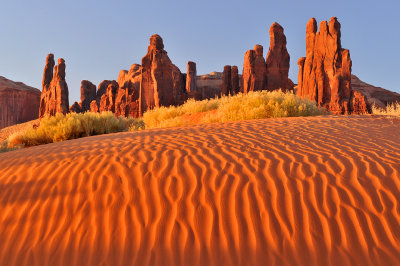 AZ - Monument Valley Dunes 2