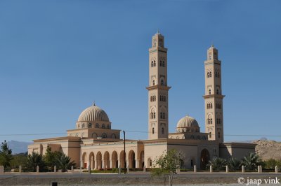 Mosque along the road to Al-Hamra