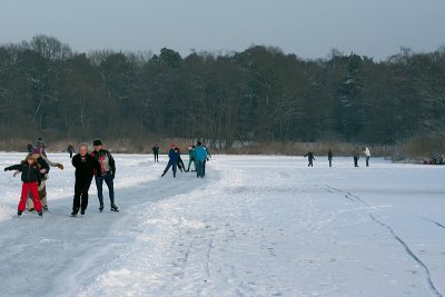 Skating on lake Ijzerenman