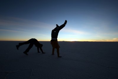 Exercices matinaux sur le Salar d'Uyuni