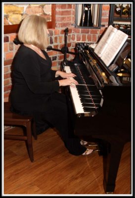 Live entertainment at Pomodoro's
