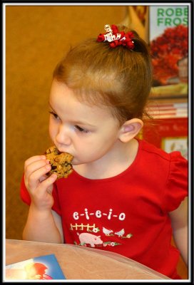 Noelle chows down on free cookies