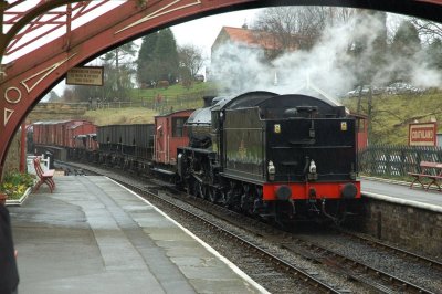 61264 rolls into Goathland on the freight to Grosmont .jpg