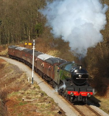 Gresley loco and Gresley coaches - Superb combination.jpg