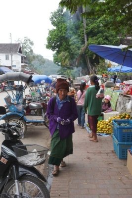 Shopper, fresh produce market