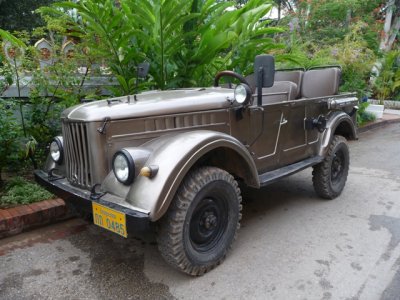 Ex-military vehicle, outside L'Elephant