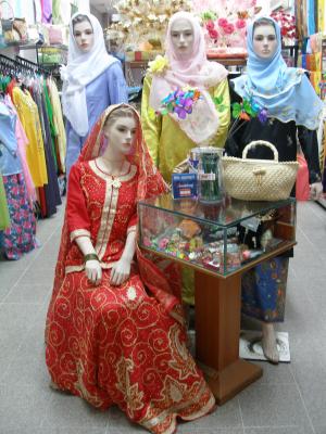 Shop dummies, Bussorah Street