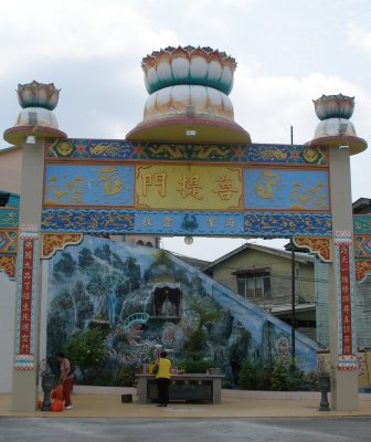 Temple gateway, Pulau Ketam