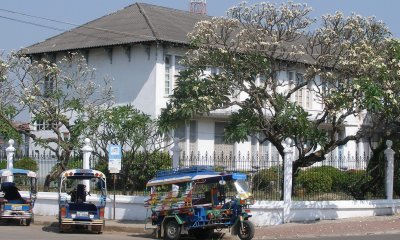 Tuktuks at National Museum
