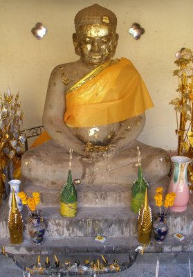 Buddha statue, Pha That Luang