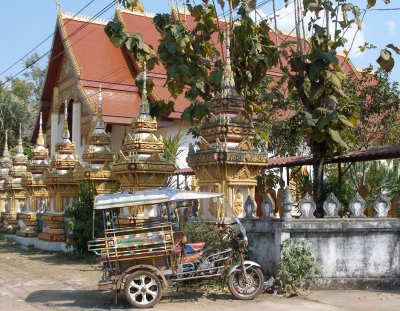 Temple and monastery beside Pha That Luang