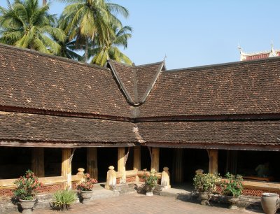 Colonnade and museum, Wat Si Saket