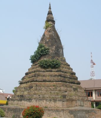 That Dam - ancient stupa in city centre