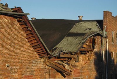 Historic Taylor Hotel collapses.