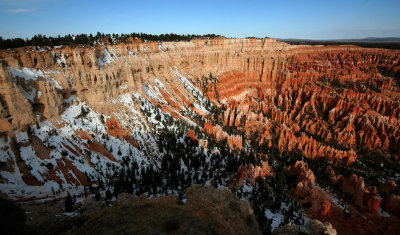 Bryce Canyon (poème de sable dont les vagues sont tissées par le vent)