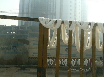 16-Laundry drying roadside