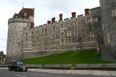 Taxi outside the castle