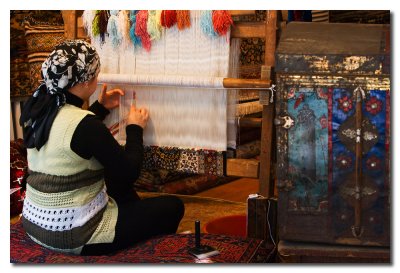 Tejedora de alfombras -  Carpet weaver