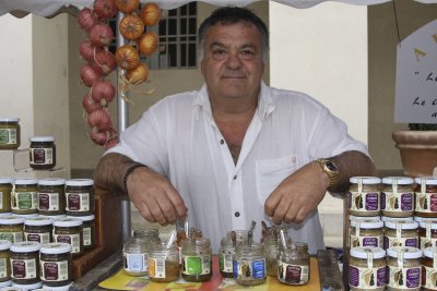 Would you like to try some tapenade? Oui!