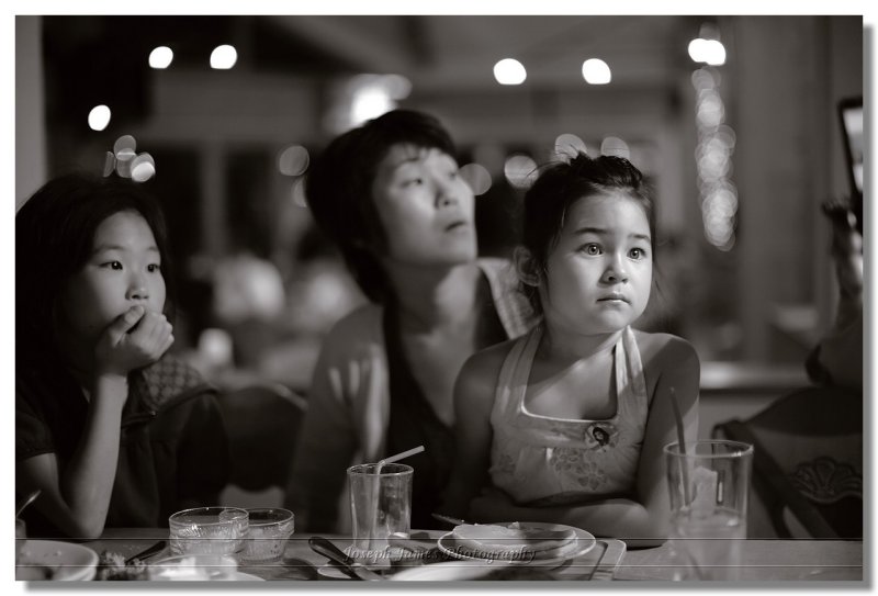 20070803 -- 214514 -- Canon 5D + 50 / 1.2L @ f / 1.2, 1/60, ISO 400