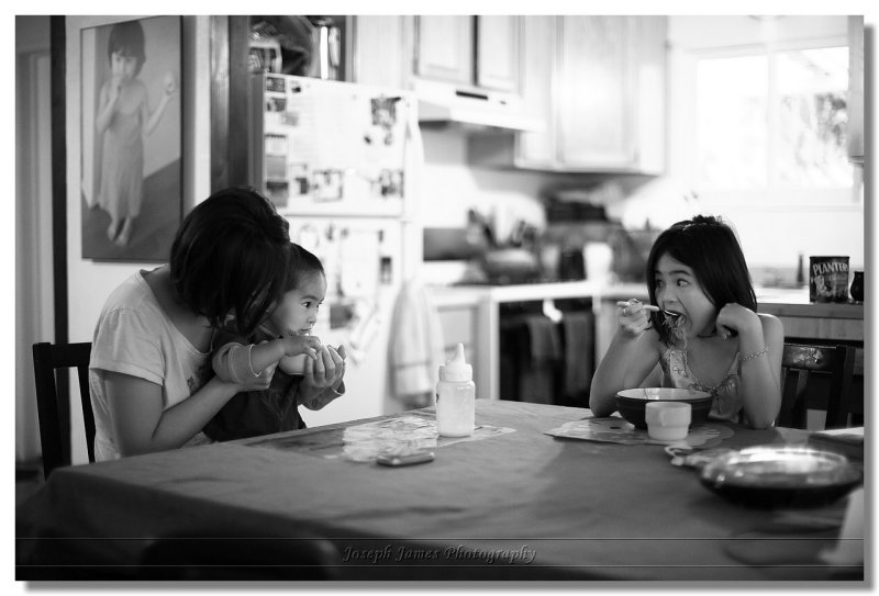 20091107 -- 083859 -- Canon 5D + 50 / 1.2L @ f/1.2, 1/125, ISO 800