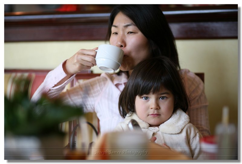 20051219 -- 1526 -- Canon 5D + 85mm / 1.8 @ f / 1.8, 1/200, ISO 100