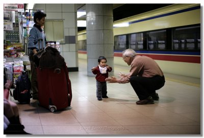 20081219 -- 021606 -- Canon 5D + 50 / 1.2L @ f/1.2, 1/200, ISO 400