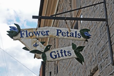 Flower Petals & Gifts