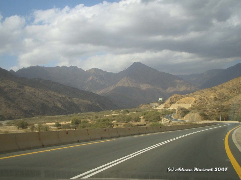 Between Mikhwa and Al-Baha 1.JPG