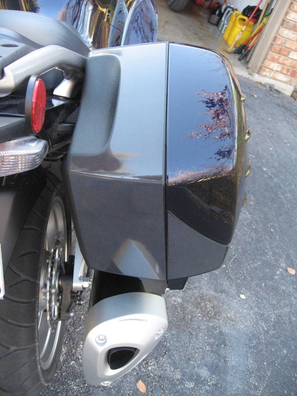 Right rear saddlebag, flash off 2010 C14