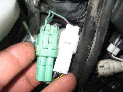 OEM connector in green and GiPro connector in white, all reconnected and ready to go. Now connect the power lead and you're done