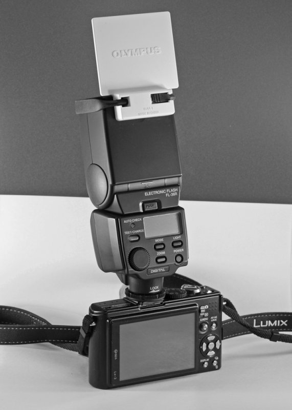 LX3 CAMERA WITH THE OLYMPUS FL-36R FLASH AND OLYMPUS FLRA-1 REFLECTOR ADAPTER (REAR VIEW)