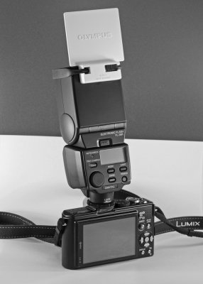 LX3 CAMERA WITH THE OLYMPUS FL-36R FLASH AND OLYMPUS FLRA-1 REFLECTOR ADAPTER (REAR VIEW)