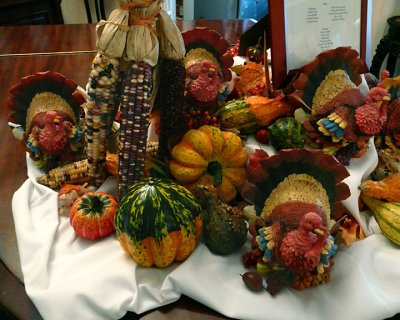 THANKSGIVING DISPLAY - ISO 400 - HAND HELD @ 1/6 SECOND