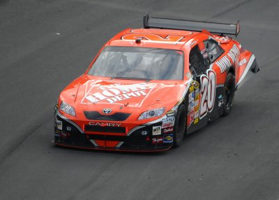 TONY STEWART LIMPS INTO THE PITS, FOLLOWING HIS CRASH