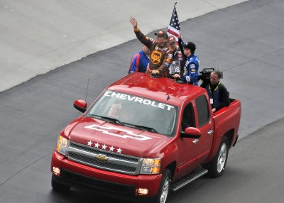 DALE JARRETT WAVES TO THE CROWD DURING THE PRE-RACE DRIVER'S PARADE