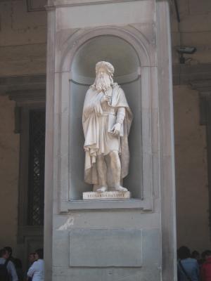 Leonardo da Vinci - Famous Florentines on side of Uffizi Gallery