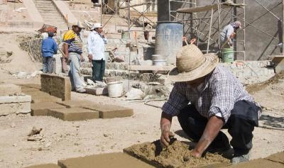 Vista Hermosa: worker